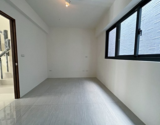 「房小綺」沙鹿|新光田旁|稀有臨路豪墅|降租需家具可談👍 - Image 9