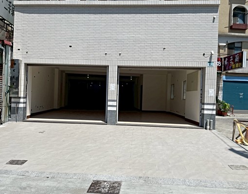 鳳西捷運家樂福雙店面 - Image 1