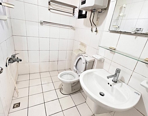 可租補全新裝潢~近靜宜弘光露臺電梯套房 - Image 6