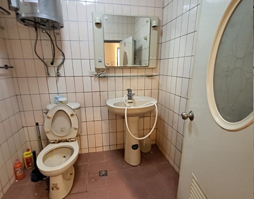 信義國小旁透天店住出租 - Image 10
