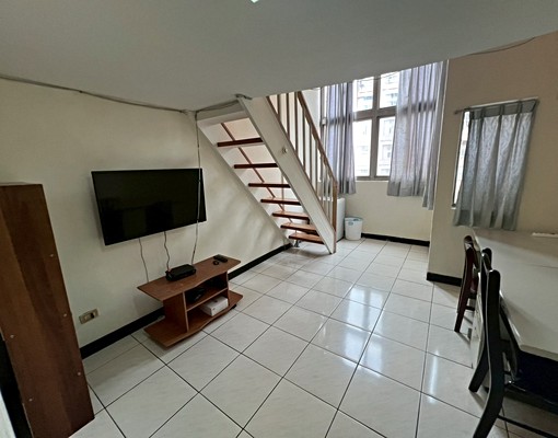 【巧克力花園】🏠挑高樓中樓套房🏠使用空間大 - Image 1
