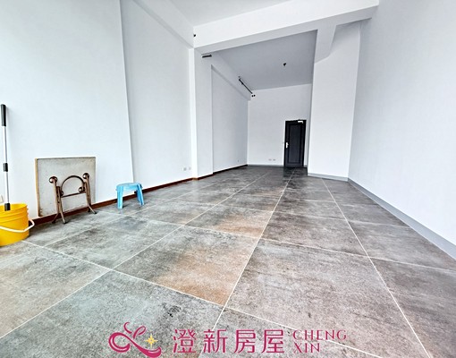 超大店面🔥可營登+可報稅🔥全新首租+近30坪超便宜 - Image 1