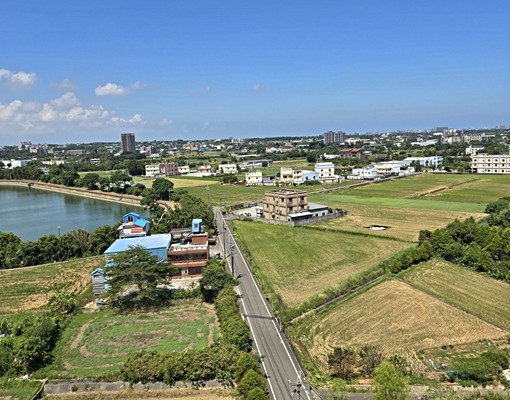 青埔景觀社區/兩房附家具家電/有車位可補助入籍 - Image 7