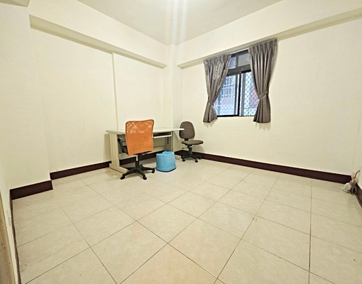 粘聖芬~西區模範街4房2衛浴採光好 - Image 3