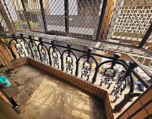 粘聖芬~西區模範街4房2衛浴採光好 - Image 7