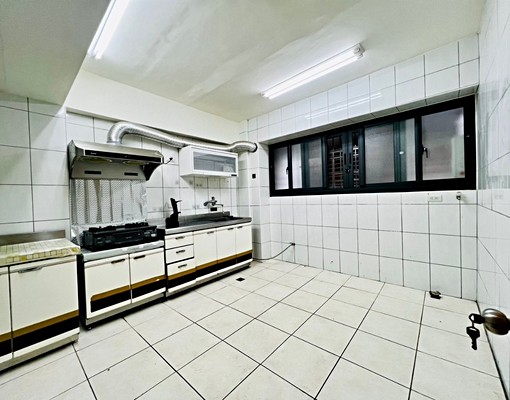 粘聖芬~西區模範街4房2衛浴採光好 - Image 10