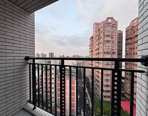 逢甲商圈半空屋三房平車高樓層 - Image 3