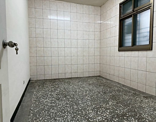 公館路一樓0936256079鄭S - Image 4