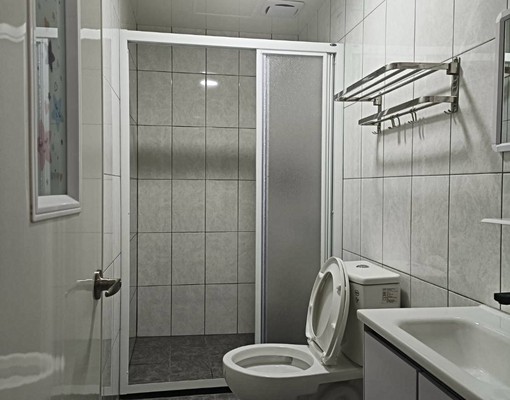 公寓新裝潢,二房俱全有廚房(另有套房可租)可租補 - Image 3