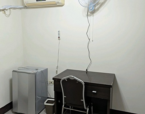 限女性近家齊,南商,南大,新光三越小西門 - Image 1