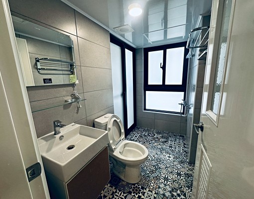 全新未住~免管理費一中旁獨洗獨曬可雙租補美套房全新家具電器 - Image 7