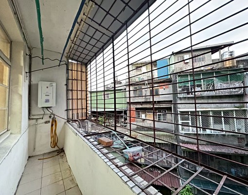 社宅可租補免服務費,前後超級大陽臺,空間超大 - Image 8