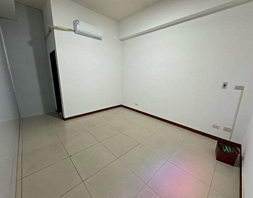 一樓前庭花園.大後院.3房.空間大車位可另租 - Image 4