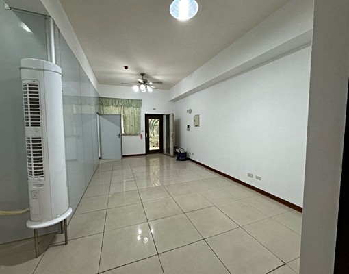 一樓前庭花園.大後院.3房.空間大車位可另租 - Image 1