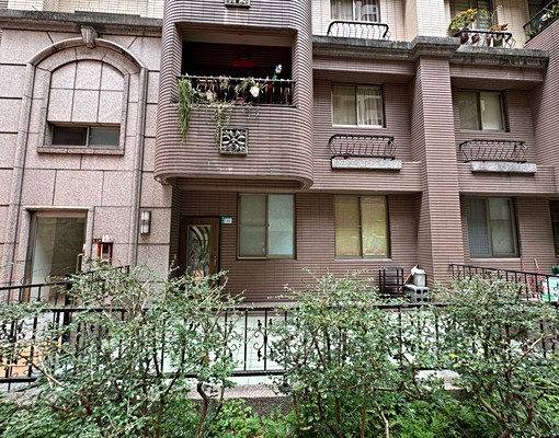 一樓前庭花園.大後院.3房.空間大車位可另租 - Image 10