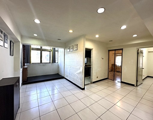 可租補免服務費🏠愛琴海採光兩房車(租金含車管)🏠五泰小周 - Image 1