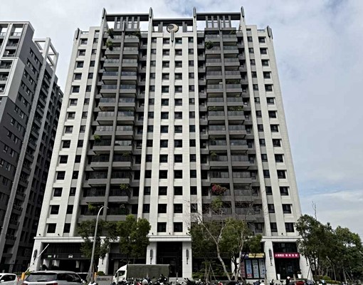 近高大特區|鳳凰冠兩房可加租平移車位|使用空間大| - Image 1