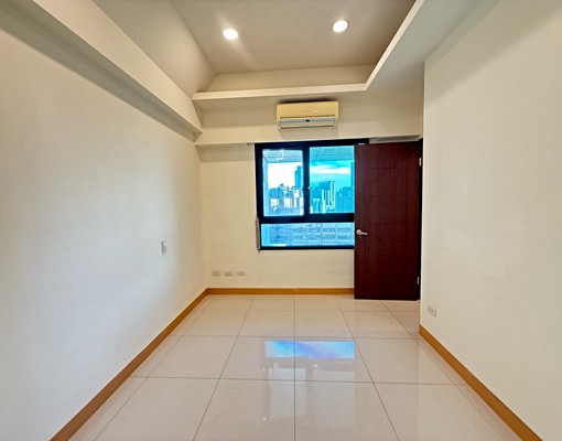 🏠新巨蛋正四房稀有大空間採光通風極佳! - Image 2