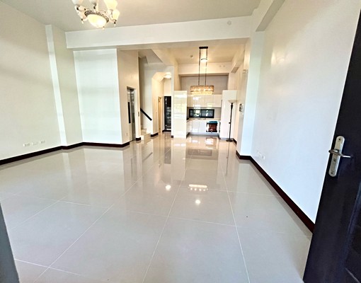 全新電梯別墅出租 - Image 4