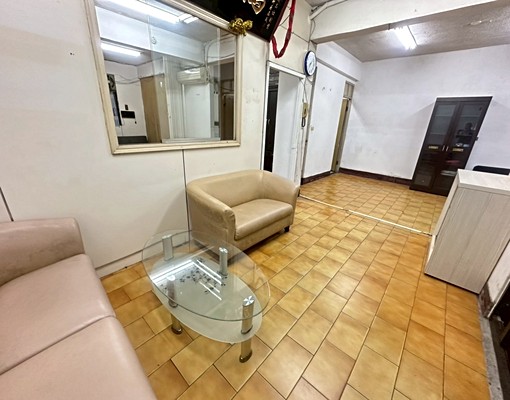 🏠一樓住宅｜可租補可戶籍報稅｜門口可停車🚗 - Image 1