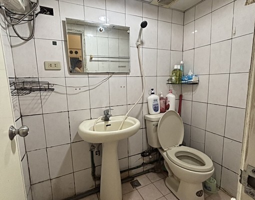 一樓免爬高套房+有代收信件跟垃圾 - Image 1