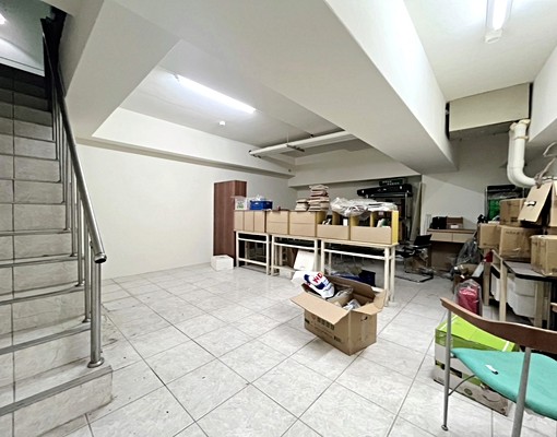永慶睿勝~羅東純精路巷口大面寬大空間店租 - Image 3
