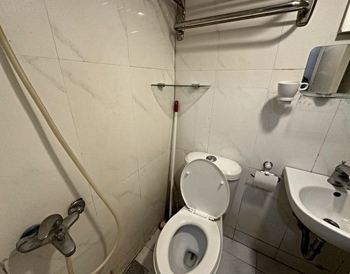 捷運西門5分【超值電梯】大面採光★水泥隔間★女性專屬 - Image 4