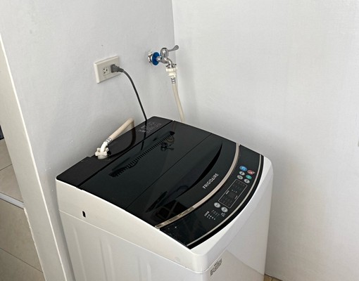 套房出租:獨立陽台;洗衣機、對外窗 - Image 6