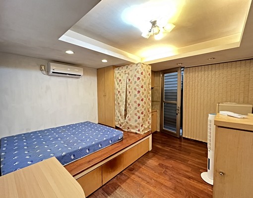 可租補免服務費★師大夜市台電大樓捷運站旁★露台戶一樓套房 - Image 1