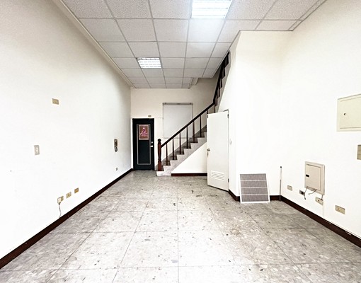 🎏市政府捷運站旁🎏超值金店面🎏週遭住宅🎏辦公人口密 - Image 1