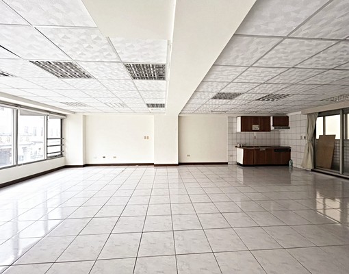 🎏市政府捷運站旁🎏超值金店面🎏週遭住宅🎏辦公人口密 - Image 3