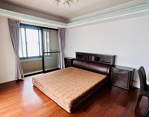 我是承辦🙋沙鹿輕屋齡邊間透天🉑停3車🚘#大坪數附傢俱 - Image 8