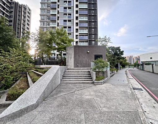 室內B1坡平大車位｜海山中華路口｜土城房仲阿發 - Image 3