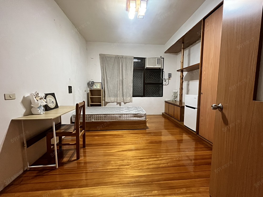 單人和式房6坪，檜木地板、書桌、衣櫥裝潢、冷氣、冰箱