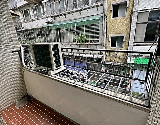 後山埤站♥️裝潢新~公寓二樓溫馨三房二陽台~可租補~可寵物 - Image 11