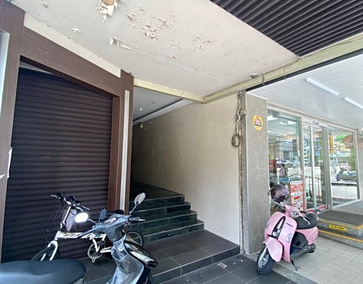 親親戲院旁/精美裝潢沙發大套房/獨立陽台/可寵/含網路第四台 - Image 7