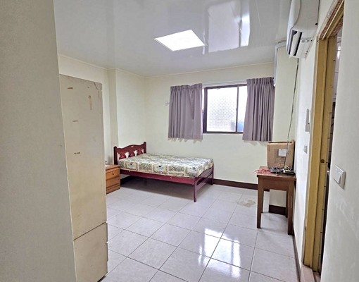 近中友百貨/便宜大套房/傢俱可談/意志力租屋 - Image 1