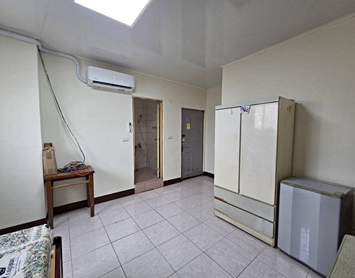 近中友百貨/便宜大套房/傢俱可談/意志力租屋 - Image 2