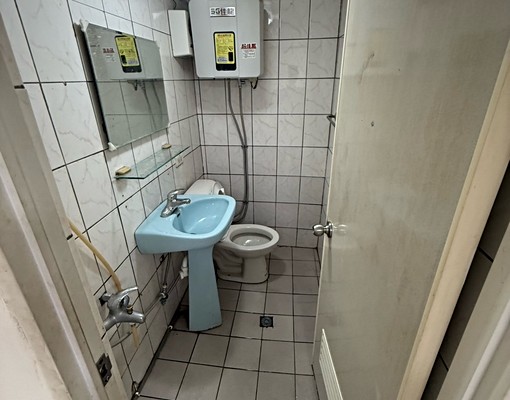 白色温暖精緻套房對外窗在走廊 - Image 10