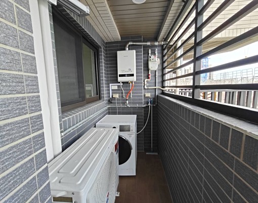 高大特區兩房平車有附家電 - Image 1