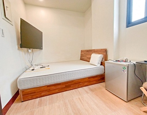 一中商圈時尚電梯室內機車位 - Image 1