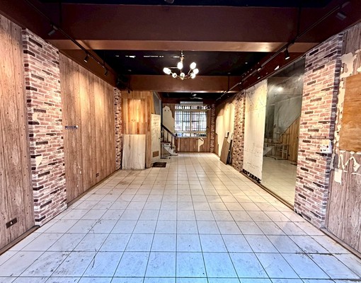 忠孝北街整棟透天(可當店面) - Image 1
