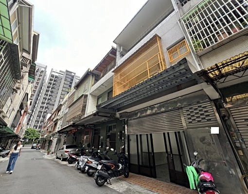 永慶老王~市政府旁2樓~全新檢整、1套房+1雅房 - Image 1