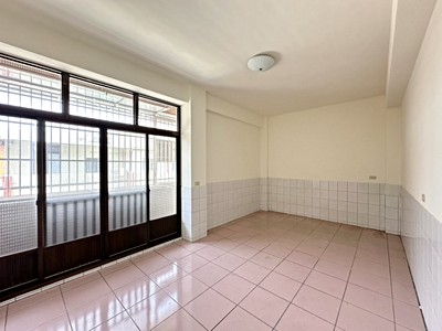 近家樂福屋況佳｜大面寬車庫停車｜孝親房透天