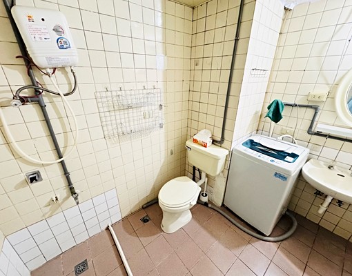 民權西路3分，電梯獨立門牌，台水電/陽台/獨洗/垃圾代收 - Image 7