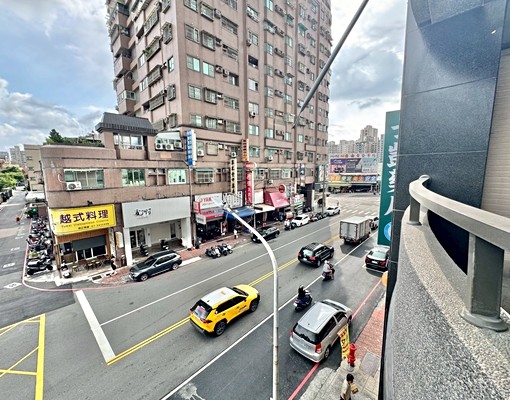 沛沛~自由黃昏市場三角窗金店面整棟 - Image 3