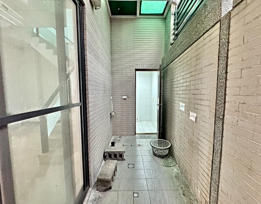 沛沛~自由黃昏市場三角窗金店面整棟 - Image 9