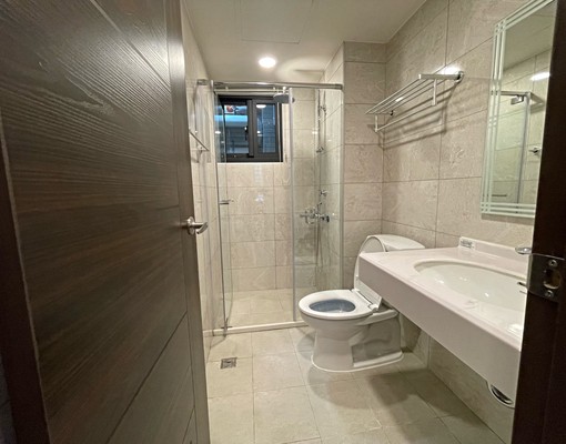 全新[時尚美妝大3房+平車]傢俱全~可租補 - Image 6