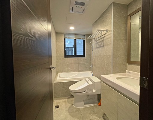 全新[時尚美妝大3房+平車]傢俱全~可租補 - Image 9