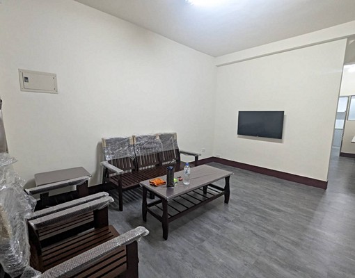 精誠商圈優質小透天門前可停車(小車可) - Image 1